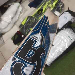 Bâton de cricket en bois CA Gold 10000 Original English Willow 6 Grain 2.6lb Hard Ball, durable, avec poignées pour le jeu - Product Image 2