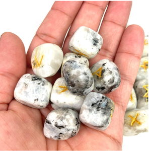 Arc-en-ciel Moonstone Rune Stone Set Gravé Elder Futhark Alphabet Crystal Rune Stone Set Livré Avec Pochette En Velours Noir - Product Image 4