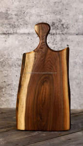 Planche à découper KALATRI Premium en bois d'acacia fait main, écologique, passe au lave-vaisselle, élégante, pour charcuterie et boucherie - Product Image 2