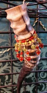 Cuerno para beber, cuerno Blesbok, ámbar báltico, Peridoto, vermeil, plata esterlina, bárbaro, respetuoso con el medio ambiente. - Product Image 4