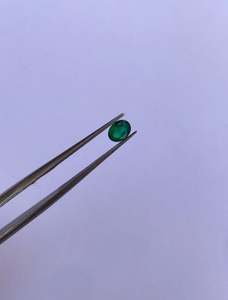 พลอยมรกตเม็ดเดี่ยวสำหรับนักออกแบบเครื่องประดับ พลอยสีเขียวธรรมชาติคุณภาพสูง 0.29 กะรัต ขนาดหลากหลาย บรรจุภัณฑ์ปลอดภัย ผลิตในอินเดีย - Product Image 3