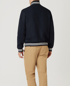 Chaqueta Varsity de Felpa Estilo Americano Personalizada de Fama Mundial, Chaqueta Clásica de Cuero para Hombre con Bordado, Cierre de Cremallera, Logotipo Frontal y Corte Largo - Product Image 4