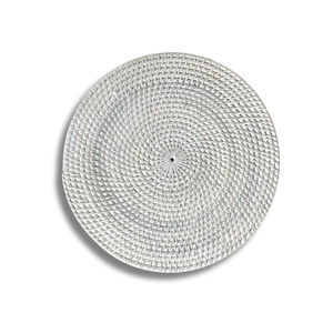 ASSIETTES DE CHARGEMENT EN ROTIN TISSÉ À LA MAISONS DE PLACEMATS SOUS-VERRE Écologiques Ajoutez une touche de charme rustique à votre expérience culinaire - Product Image 1