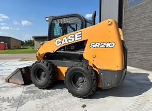 Case SR210 Skid Steer Cargador versátil para proyectos agrícolas y construcción Cargador compacto multifuncional - Product Image 4