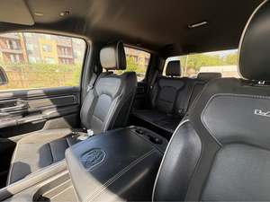 Usado Clean 2024 Ra-m 1500 classi-c crew CAB Laramie Picku-P - Product Image 3