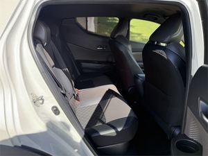 Toyota C-HR 1.8 Hybrid G 5 porte SUV CVT FWD 2026, perfettamente pulito, SUV di sicurezza usato, pronto per la spedizione - Product Image 4