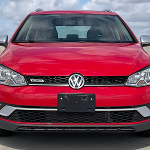 Volkswagen Golf Alltrack SE 2017 d'occasion, 1 propriétaire, boîte manuelle 6 vitesses, moteur turbo 4 cylindres, transmission intégrale, rouge Tornado, non modifiée - Product Image 1