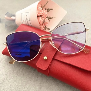 Lunettes Photochromiques 2026 en Alliage de Strass Noir, Blanc et Or, Monture Œil de Chat à Charnière à Ressort, Verres <span class=keywords><strong>Photogray</strong></span> Anti-Reflet et Anti-Lumière Bleue - Product Image 1