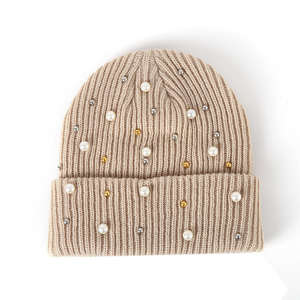 Gorro de Punto de Moda Otoño-Invierno para Mujer, Color Sólido, Cálido, con Perlas y Remaches, Gorro de Invierno al por Mayor - Product Image 1