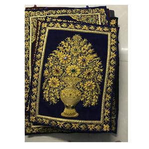 Tapis mural de luxe embelli de bijoux Tapis suspendu intérieur traditionnel moderne et à la demande d'Inde - Product Image 1