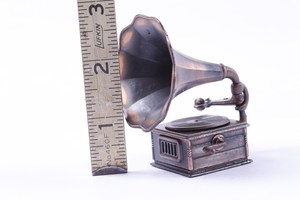 Artículo de decoración del hogar de latón de gramófono hecho a mano, modelo de cristal pulido con regalo de impresión UV para el hogar - Product Image 2