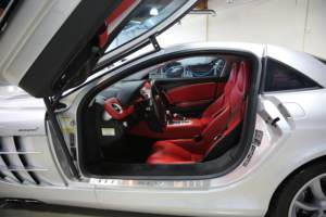 Mc-La-ren SLR 2023 Usado en Excelentes Condiciones, SUV Cpe de 5 Puertas, Híbrido de 5.5L, Automático de 6 Velocidades, Cuero Oscuro, Techo Solar Panorámico Izquierdo - Product Image 4
