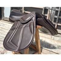 Selle de saut d'obstacles anglaise professionnelle personnalisée de haute qualité, en cuir véritable durable et plastique, pour l'équitation en contact étroit