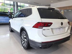 2024 Used Turbo Automatic R17 Tires Leather Seats 2WD Left Steering Gasoline Sedan Euro IV 360 Rear <b>Camera</b> <b>Panoramic</b> Sunroof - Product Image 6