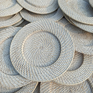 Sets de table ronds en bambou tressé de style américain, écologiques et chics, et assiettes de présentation tressées pour la salle à manger à domicile - Product Image 3