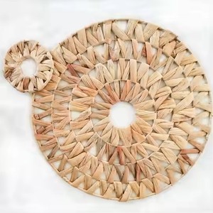 แผ่นรองจาน/ที่ชาร์จทำด้วยมือประดับด้วยงานฝีมือรูปทรงกลมของผักตบชวาที่สวยงามหรูหราใช้ตกแต่งบ้านได้อย่างสมบูรณ์แบบ - Product Image 1