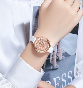 Reloj de Cuarzo SKMEI 2268 para Mujer, Elegante, con Caja de Aleación de Zinc en Oro Rosa y Esfera Giratoria con Piedras - Product Image 4