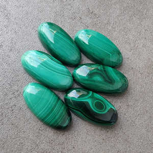 Cabochon de malachite naturelle de qualité supérieure grande pierre précieuse verte taille ovale dos plat calibré toutes les tailles disponibles-Vente en gros - Product Image 4