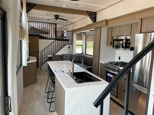 Nouveau 2025 F-o-r-e-s-t R-i-v-e-r Salem V-i-l-l-a G-r-a-n-d 44VIEW - Product Image 5