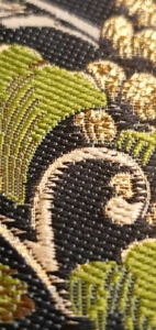 กระเป๋าผ้าแคนวาสที่มีการตัดเย็บด้วยซิปและตกแต่งด้วยโซ่ (36x40ซม.) ในผ้าแจ็คการ์ดโพลีเอสเตอร์100% - Product Image 5