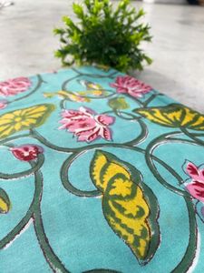 ชุดเดรสผ้าฝ้ายสำหรับผู้หญิงผ้าพิมพ์ลายดอกไม้สีชมพูพิมพ์ลายดอกไม้ด้วยมือของอินเดีย - Product Image 3