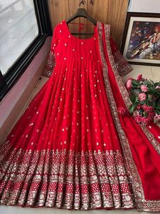 Nueva colección de ropa de fiesta Pure Georgette Secuencia completa y vestido bordado Zari con manga completa y traje de diseñador indio Dupatta - Product Image 3