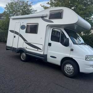Camping-car de luxe tout-terrain 4-6 personnes avec douche, toilettes, cuisine et une chambre – Mini-caravane RV très demandée - Product Image 3