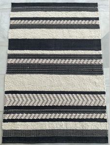 Alfombra Dhurrie de algodón de lana hecha a mano india de estilo marroquí personalizada, diseño antideslizante de rayas cuadradas modernas para uso doméstico en hoteles - Product Image 5