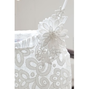 ENZO & LEO REN Bloom Top Marca local de moda de gama alta de Vietnam Top de encaje floral Estilo feminista romántico - Product Image 2