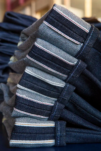 กางเกงยีนส์ทรงกระบอกขาบานสไตล์วินเทจสำหรับผู้ชาย แบบหลวม สบาย ทรงลำลอง สีพื้น ผ้าฟอก - Product Image 6