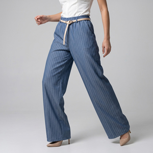 Pantaloni larghi con elastico in vita, cintura e strisce sottili, taglia unica (taglie 38–44) - Product Image 1