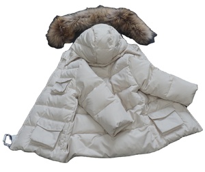 Chaqueta acolchada de poliéster a prueba de viento con capucha de piel desmontable con cierre de cremallera - Product Image 2
