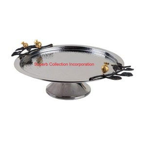 Présentoir à gâteau martelé en aluminium fabriqué à la main avec motif floral d'orchidée noire Plateau de service élégant pour dessert de mariage et de fête - Product Image 5