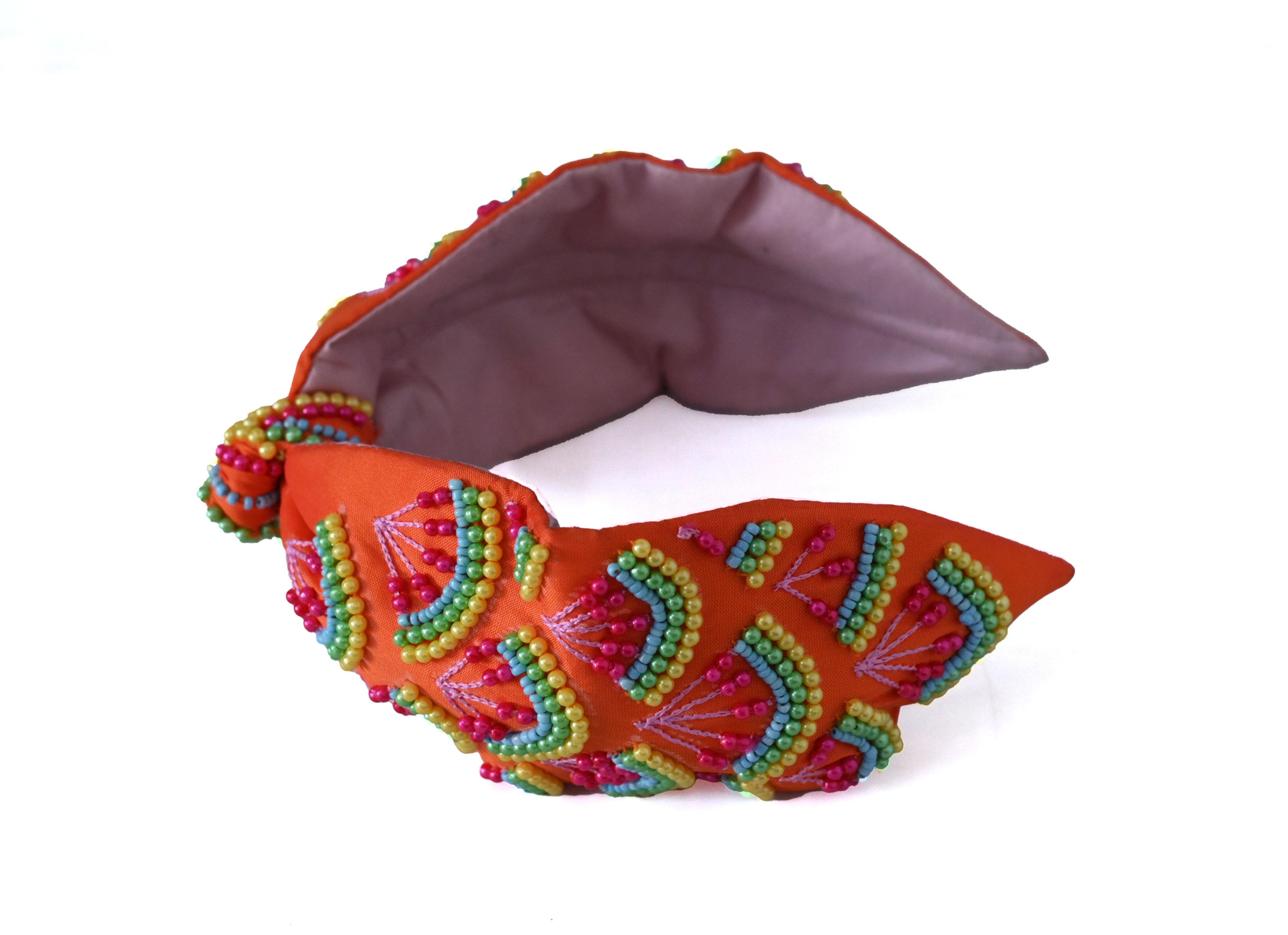 สีแดงเข้ม