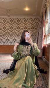 Conjunto de seda Salwar Kameez de diseñador, trabajo de secuencia de bordado pesado para ropa de fiesta informal - Product Image 3