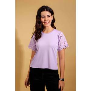 เสื้อยืดคอกลมทรงโอเวอร์ไซส์ ดีไซน์หรูหรา ผ้าเนื้อนุ่ม สวมใส่สบายและมีสไตล์ เหมาะสำหรับใส่ในชีวิตประจำวัน - Product Image 1