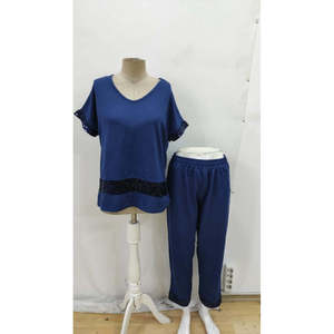 Ensemble deux pièces pour femme, chemisier à manches courtes et col en V en viscose à paillettes et pantalon, 36144 - Bleu marine - Product Image 4