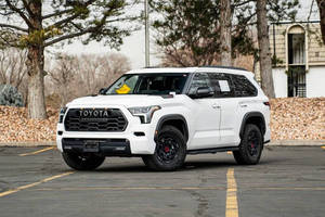สภาพดีเยี่ยม รถยนต์มือสอง ปี 2023 Toyota Sequoia TRD Pro - Product Image 3