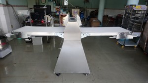 Bakery <b>Dough</b> <b>Sheeter</b> 2-Way Good Quality 900X2700X1150Mm Body and Roller Bakery Equipment Manufacturer Video Technical Support - Product Image 5
