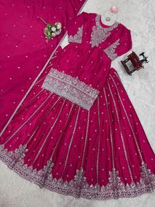 Fil complexe en soie de Chinon de meilleure qualité avec haut de travail de broderie de séquence avec travail de séquence de soie Lehenga et Chinon Dupatta - Product Image 2