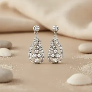 Boucles d'oreilles élégantes en argent pour femmes, forme goutte d'eau, avec diamants, accessoire de bijouterie haut de gamme - Product Image 3