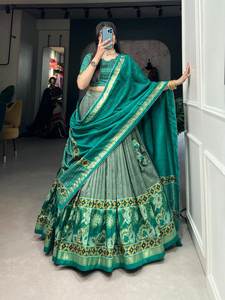 Vibrant Navaratri Ladies Lehenga Choli Ensemble Long Coton Vert Lehenga Lucknowi Dupatta Embelli Blouse Pakistanais Inspiré - Product Image 5
