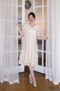 Robe de maternité confortable en mousseline de soie brodée douce V1137 avec un design droit pour l'été non décoloré - Product Image 5