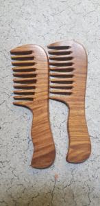 Peine de Cuerno de Búfalo con Dientes y Mango de Plástico - Artesanía Ecológica Hecha a Mano para el Cuidado del Cabello, Procedente de la India - Product Image 5