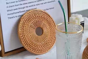Ensemble de 6 sous-verres en rotin faits à la main de forme ronde avec le dernier design parfait pour la décoration de table et les accessoires de cuisine - Product Image 6