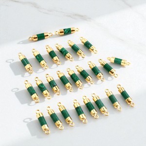 Encantos de piedras preciosas de malaquita de doble punta galvanizada de oro de 18K-Conectores de piedras preciosas de forma cilíndrica para venta al por mayor - Product Image 1