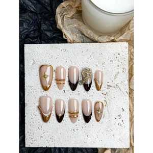 Faux ongles press-on Mocha doré, design élégant Mocha pailleté pour les passionnés de nail art - Product Image 6