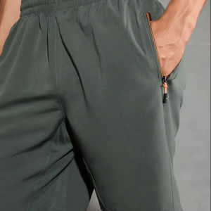 Pantalones cortos de malla personalizados para hombre, pantalones cortos de gimnasio de secado rápido con bolsillos, ropa deportiva transpirable, fabricante OEM para uso en la calle de verano - Product Image 1