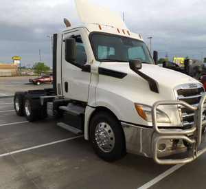 used OFFER 2024 CASCADIA COMFORTABLE INTERIOR SLEEPER <b>TRUCKS</b> HEAVY TRACTORS FOR HAULING - Product Image 6