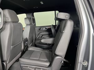 Sterling Metallic 2025 GMC Yukon XL Denali RWD con asientos de cuero arranque remoto ruedas cromadas navegación Bluetooth asiento de tercera fila - Product Image 5